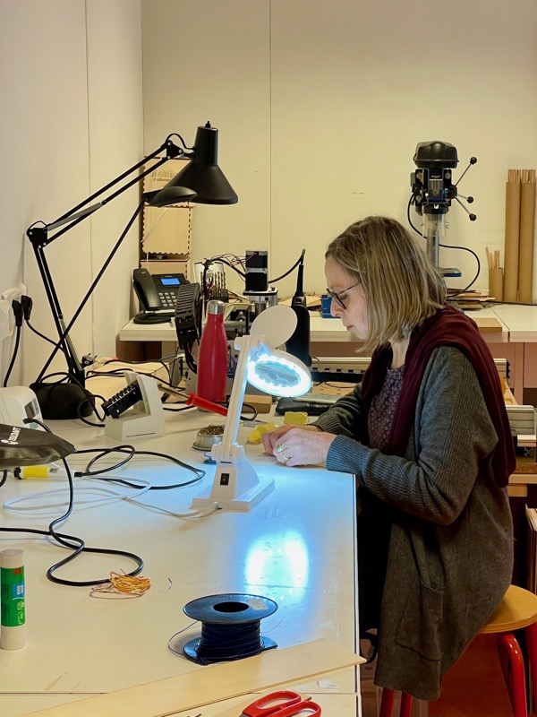 Sylvie Benzoni au poste de soudure