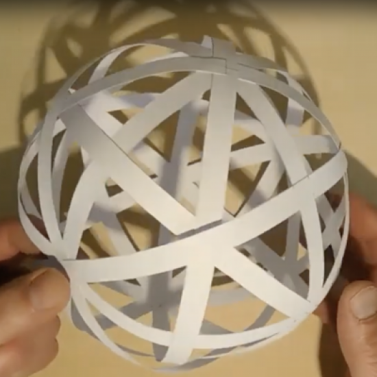 Une sphère en papier