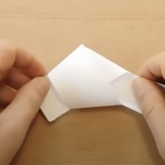 Un pentagone produit par un nœud en papier