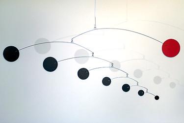 Mobile intitulé "Doppler" par Julie Frith